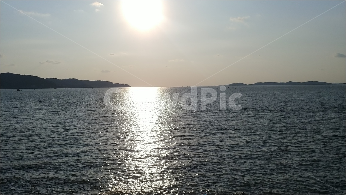 바다,노을,햇빛,산,먼산,태양,sunlight,자연,light,outdoors,잔잔함,석양,푸른바다,넓은바다,자연,풍경,nature,landscape