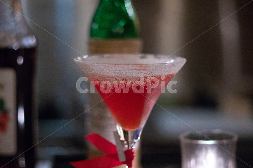 칵테일,술,붉은칵테일,딸기칵테일,칵테일글라스,술,주류,alcohol