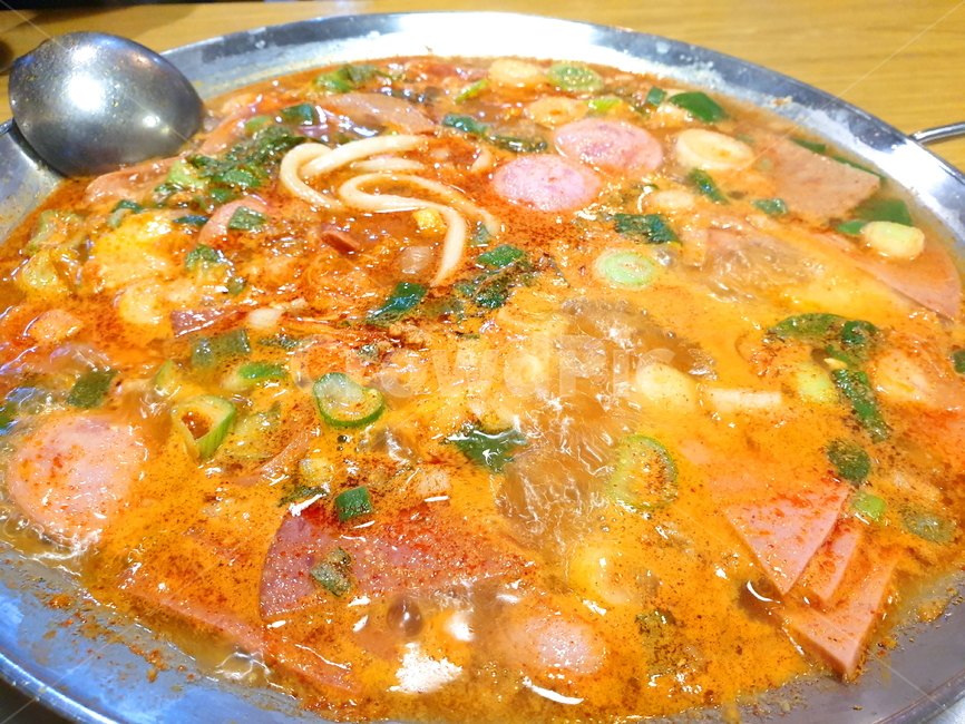 음식,요리,식사,먹는것,찌개,부대찌개,따뜻한음식,우동,파,햄,소세지,보글보글,음식,식재료,요리,food,cook,meal,dishes,food reserves