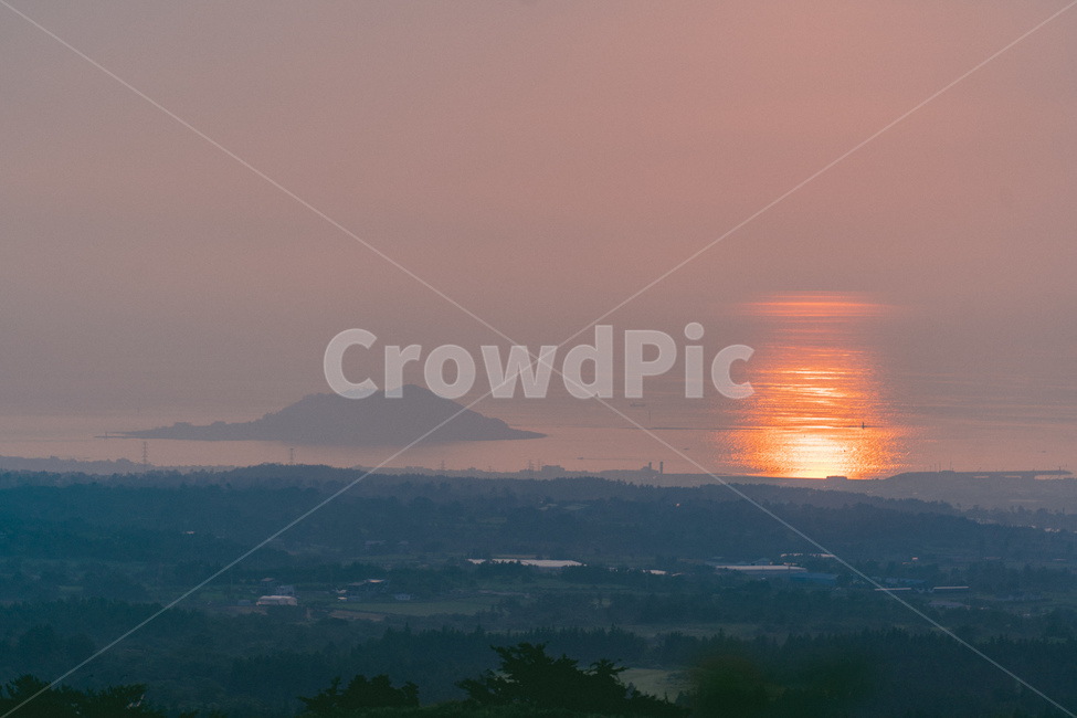 dusk,황혼,일몰,노을,sunset,오메가,바다,sea,sky,하늘,flare,플레어,light,빛,sunlight,햇빛,비양도,jeju,제주,윤슬,붉은하늘,redsky,land,옥외,outdoors,자연,nature,자연,풍경,nature,landscape,땅,dawn,새벽,red sky,붉은 하늘