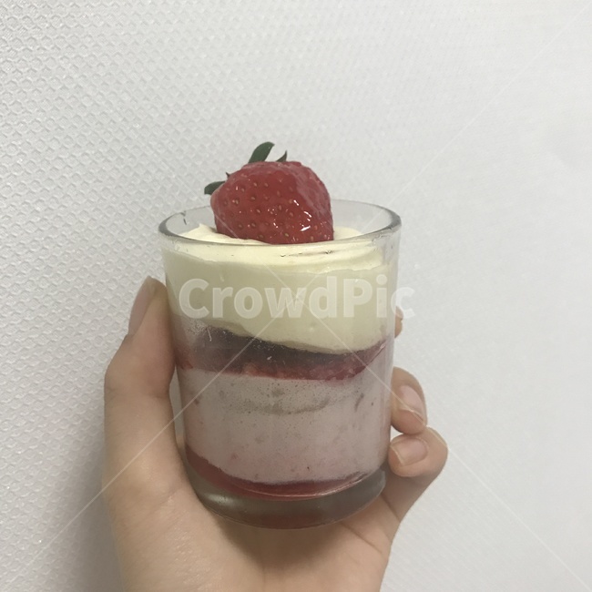 달달한,딸기,과일,제과,빵,케이크,디저트,크림,생크림,음식,식재료,요리,food,cook,meal,dishes,food reserves,디저트,간식,후식,dessert,snack