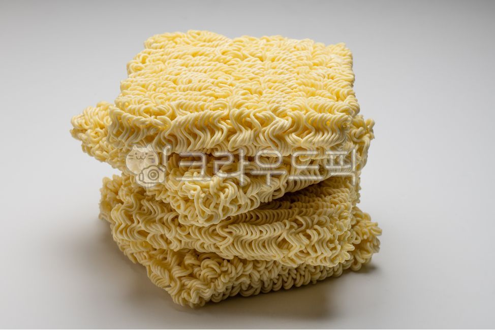 라면사리,튀긴면,탄수화물,분식,음식,요리,면,면요리,라면,간식,식사,한끼,사리,식료품,기름,재료,식재료,음식재료,딱딱한,기름진,밀가루,사리면,유탕면,국수,noodle,food,cook,meal,ramen,flourfood,cuisine,dish,foodingredient,carbohydrate