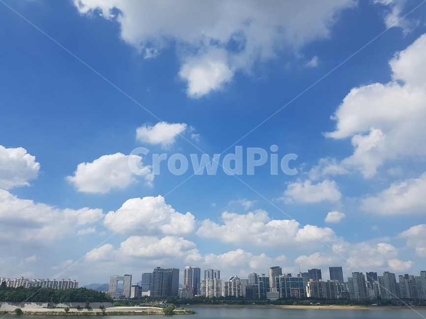 하늘,빌딩숲,도시,맑은하늘,미세먼지,도시,풍경,city,landscape,nature,자연,outdoors,옥외,weather,날씨,cloud,구름,cumulus,적운,sky