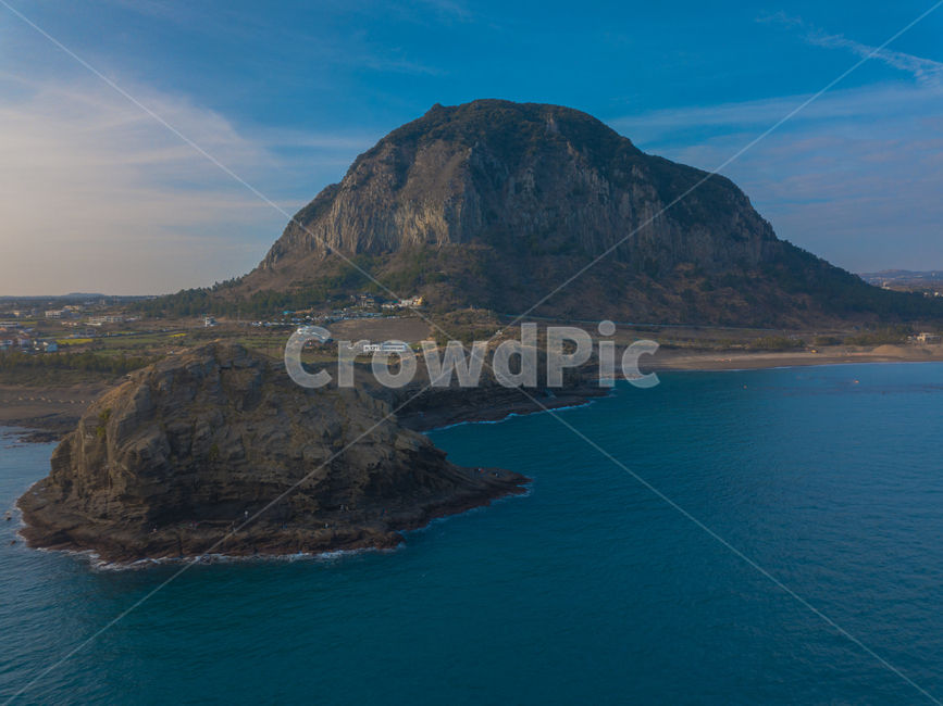 제주도,산,산방산,드론,drone,항공,바다,하늘,blue,ocean,sky,mountain,landscape,풍경,자연,풍경,nature,landscape,한국자연풍경,한국자연경관,korea nature landscape,제주도,jeju,jeju island,outdoors,옥외,land,땅,sea,대양,water,물,shoreline,해안선,coast,연안