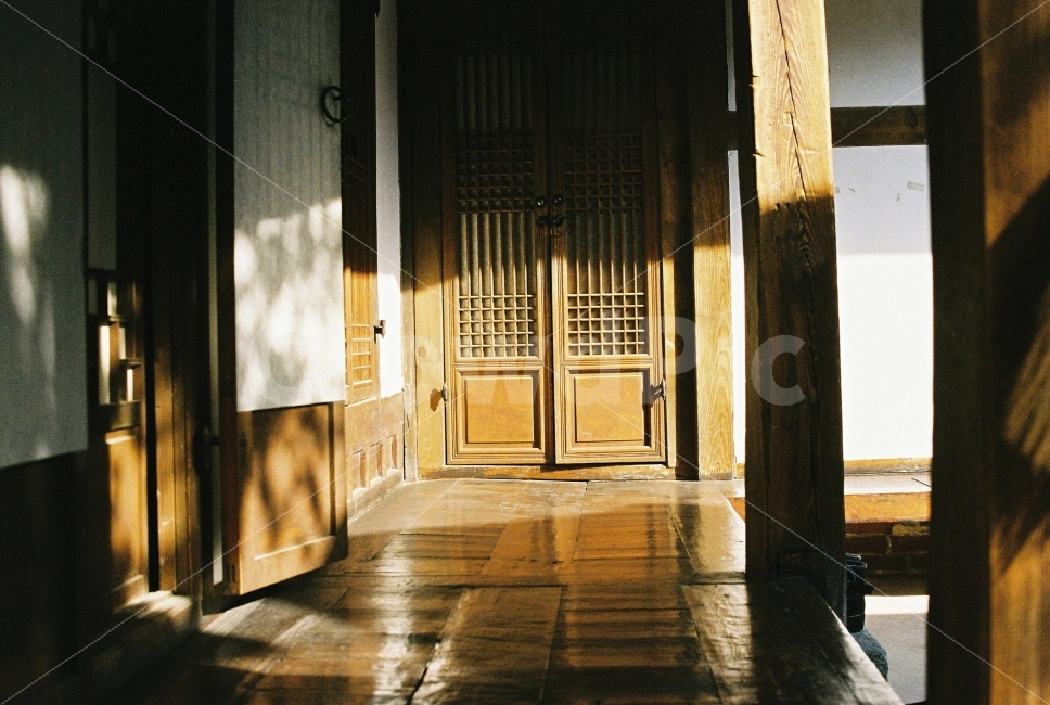 한옥,감성,빛,그림자,마루,필카,필름카메라,겨울,한국전통,한국문화,korean traditional,korean culture,감성,sensible,feeling