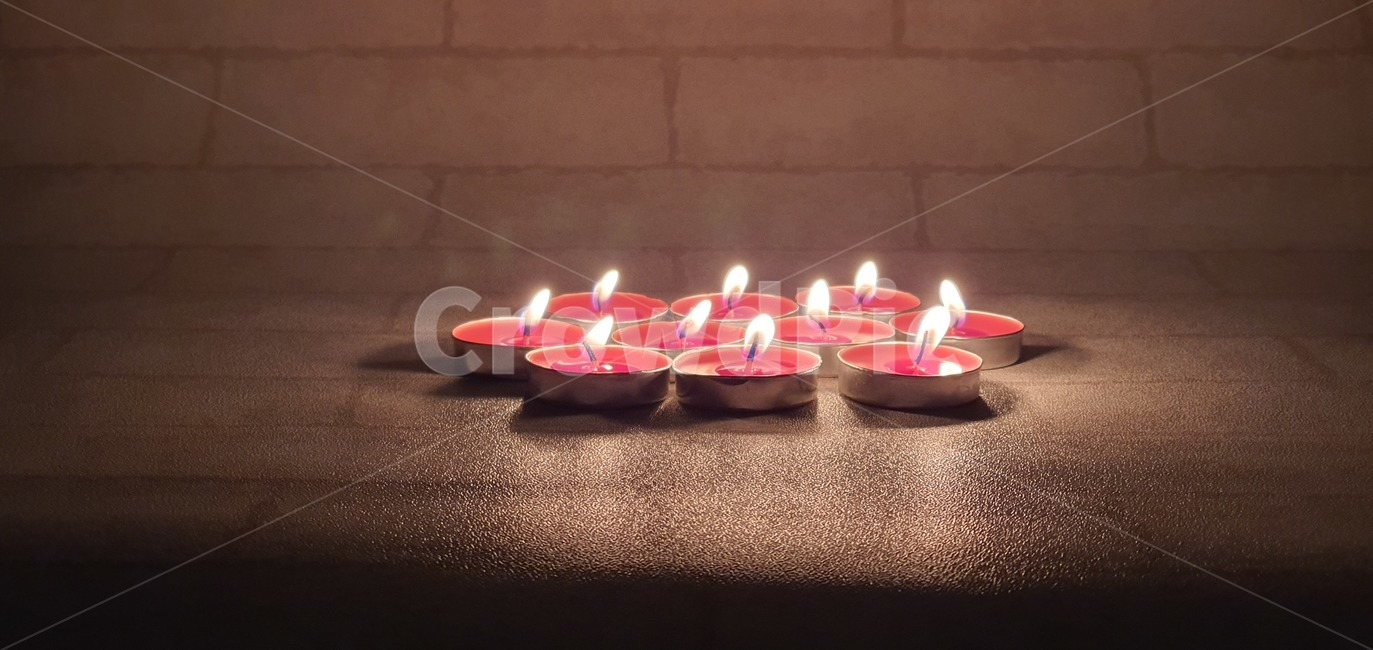 양초,초,불,불빛,어두움,불꽃,candle,flame,background,decoration,fire,christmas,dark,night,celebration,holiday,candlelight,light,yellow,glowing,bright,wax,xmas,religion,glow,church,burn,peace,burning,symbol,romance,black,design,festive,darkness,many