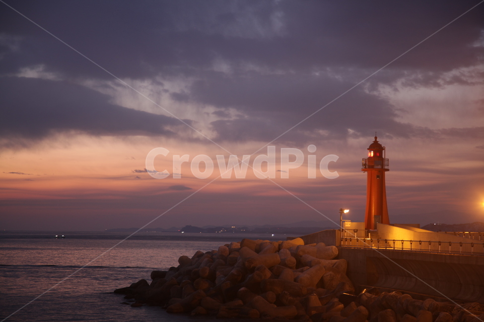 등대,일출,노을,바다,구름,감성,등대,lighthouse,야경,밤,풍경,nightscape,night,landscape,색깔,색상,색채,색감,color sense,color sensitivity,feeling of color,architecture,건축물,building,건물,tower,탑