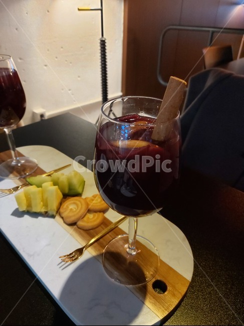데이트,뱅쇼,상그리아,웰컴주,glass,유리,beverage,마실것,wine,포도주,alcohol,알코올,drink,음주