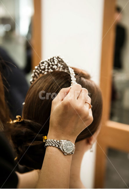 티아라,왕관,왕관씌우기,왕관선택,결혼,wedding,사람,인물,인간,human,person,여성,여자,woman,female,lady,결혼,혼례,웨딩,wedding,marriage,marry