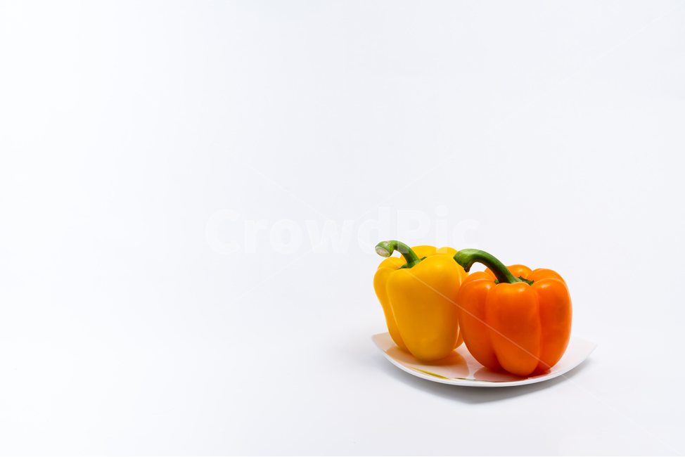 ceramic,studio,yellow,Juice,still life,plate,cold,Clean,bowl,vegetable,Orange,Stiff,side dish,plain,affix,farming,ingredients,diet,antioxidant,green,moisture,food,vitamin,White,paprika,background,healthy,calorie,organized