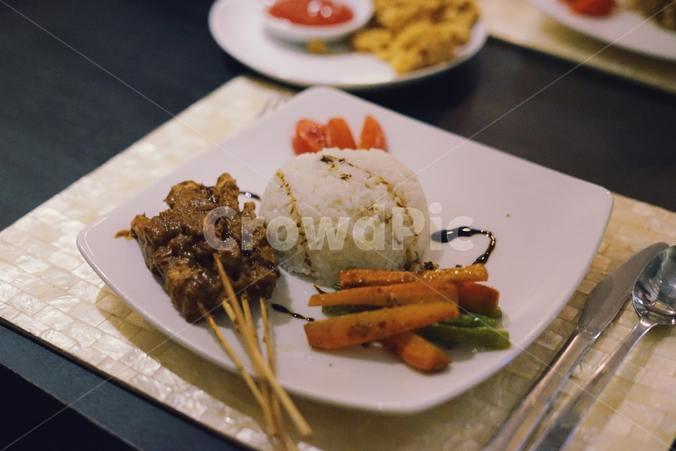 저녁,저녁식사,dinner,음식,food,발리,bali,발리전통음식,balinese,balinesefood,닭꼬치,chicken,밥,rice,테이블,table,테이블세팅,tablesetting,전통음식,traditionalfood,요리,cooking,음식,식재료,요리,food,cook,meal,dishes,food reserves
