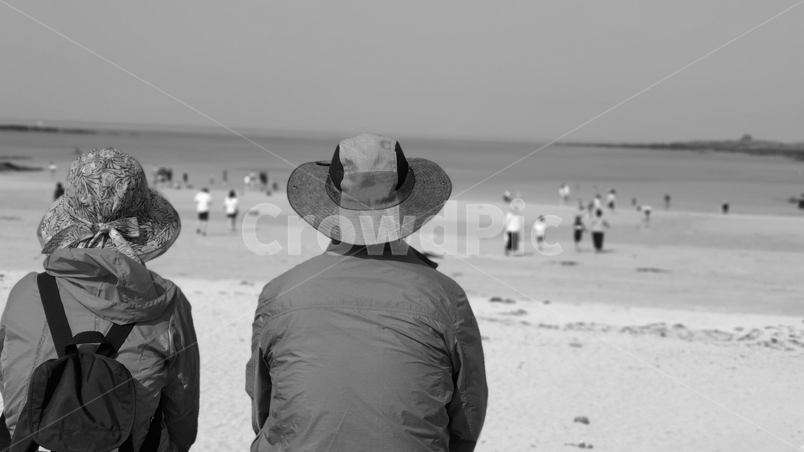 바다,여정,노인,인생,부부,뒷모습,사람,인물,인간,human,person,연인,커플,사랑,lover,couple,흑백,모노톤,monochrome,black and white