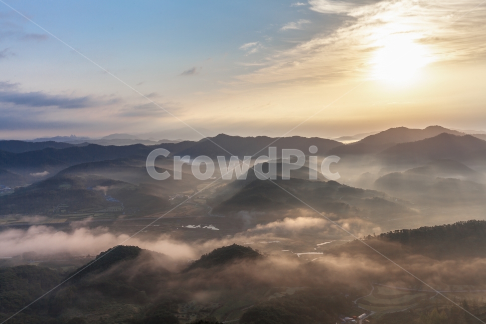 사진,푸른하늘,파란하늘,청량함,뭉게구름,고해상도,아름다움,배경화면,백그라운드,배경이미지,사람없음,컬러풀,상쾌함,맑은공기,실외,자연,풍경,경치,하늘,자연풍경,들판,낮,운해,국사봉,국사봉전망대,풍경사진,아침풍경,임실,수묵화,일출,붉은태양,고해상,배경,한국,랜드마크,국내,여백,맑음,상쾌,아웃포커스,자연,풍경,nature,landscape,한국자연풍경,한국자연경관,korea nature landscape,flare,플레어,light,빛,outdoors,옥외