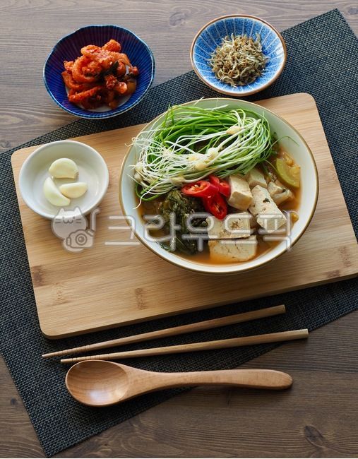 wellnessfood,asianfood,sidedish,koreanculture,Korean traditional food,vegetable,side dish,wellbeing,Korean food,Wellbeing food,Asian food,cooking,traditionalfood,koreanfood,soybeanpastestew,Soybean paste soup,Korean,Korean culture,koreantraditionalfood,So