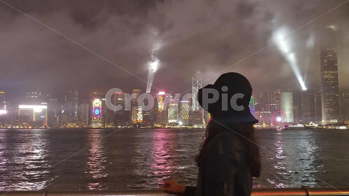 여자,여성,뒷모습,인물,홍콩,야경,실루엣,여행,심포니오브라이트,hongkong,nightview,휴가,인간,female,분위기,woman,city,모자,야경,밤,풍경,nightscape,night,landscape,도시,city,해외,외국,세계,foreign,oversea,world,세계도시풍경,해외도시풍경,외국도시풍경,world cityscape,사람,인물,인간,human,person,여성,여자,woman,female,lady,town,시티,building,건물,urban,어반,metropolis,중심지,nature,자연