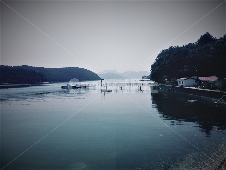 한산도,바다,해안가,바다풍경,감성,자연,풍경,nature,landscape,sea,korea,한국자연풍경,한국자연경관,휴식,힐링,koreanaturelandscape,beach,sensible,feeling,rest,elaxation,healing,배,산업,어선,어업,어촌,고기잡이배,fishingboat,fishing,통영,섬