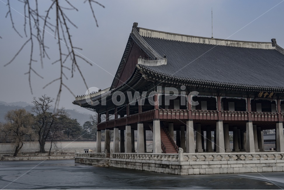 경복궁,문화재,서울,한옥,전통,한국건축양식,한국,종로,광화문,궁전,한국전통,한국문화,korean traditional,korean culture,랜드마크,landmark,tourist attraction,한국랜드마크,한국관광지,한국명소,korea landmark,korea tourist attraction,건축물,건물외관,exterior,building,structure,architecture,construction