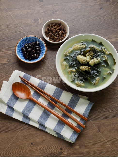 soup,seaweedsoup,seaweeds,bowl,wellbeing,Korean food,oysterseaweedsoup,Soup food,koreanfood,seafood,cave,food,seaweed soup,meal,oyster,shellfish,korea,Oyster Seaweed Soup,winter food,background,winterfood