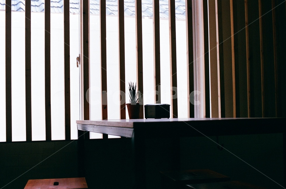 필름사진,창가,창,한옥,어둠,감성,sensible,feeling,인테리어,실내디자인,interior design