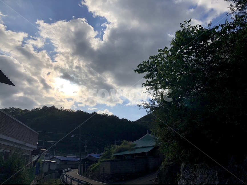 자연,한국,풍경,하늘,산,시골,구름,옥외,nature,sky,mountain,cloud,cloudy,sun,sunshine,해,outdoors,시골,마을,풍경,landscape,country,rural,town
