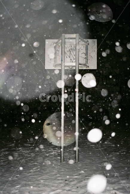 눈,놀이터,필름사진,밤풍경,농구대,겨울밤,눈오는,눈오는풍경,film,filmcamera,filmphoto,filmphotography,35mm,snow,winter,snowing,park,playground,겨울,계절,winter,season,야경,밤,풍경,nightscape,night,landscape,outdoors,옥외,storm,폭풍,blizzard,눈보라,nature,자연