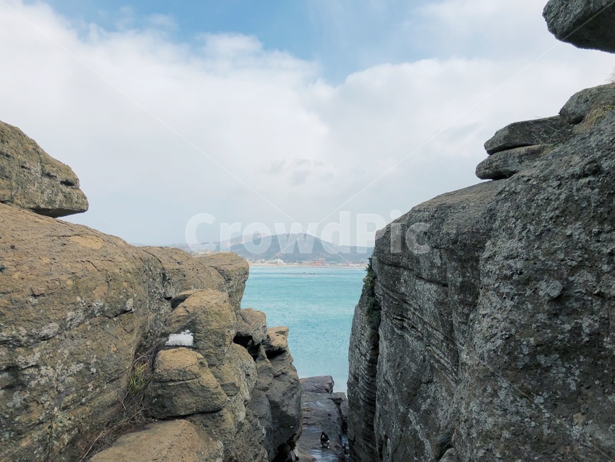 제주도,현무암,바다,하늘,자연,자연,풍경,nature,landscape,한국자연풍경,한국자연경관,korea nature landscape,제주도,jeju,jeju island,outdoors,옥외,cliff,낭떠러지,promontory,곶