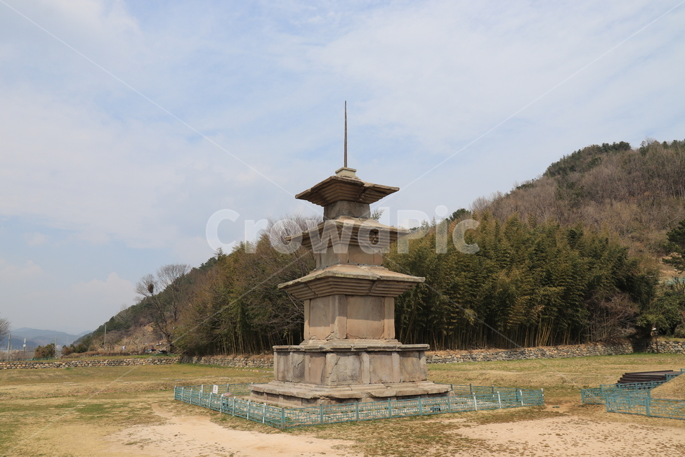 감은사지,3층석탑,경주,경주감은사지동서삼층석탑,석탑,신라,탑,서라벌,architecture,건축물,한국,전통,유산,통일신라,불탑,불교,감은사,koreantraditional,한국전통,한국문화,korean traditional,korean culture,건축물,건물외관,exterior,building,structure,architecture,construction