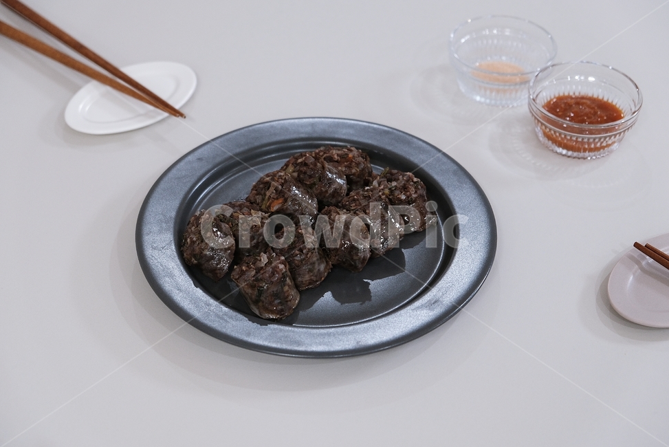 순대,안주,식사,음식,분식,젓가락,수저받침대,소스,쌈장,소금,food,chopstick,plate,음식,식재료,요리,food,cook,meal,dishes,food reserves,한식,한국음식,한국요리,korean food,korean dishes,korean meal,korean cook