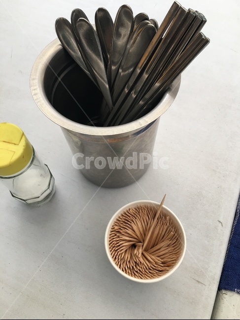수저,젓가락,수저통,요지,소금통,소금,테이블