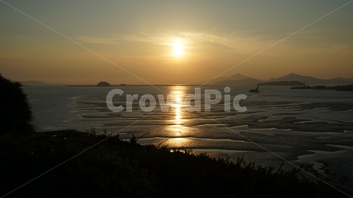 서해,낙조,갯벌,바다,고요함,sea,nature,sunset,glow,sundown,evening,horizon,수평선,태양,sun,황금빛,자연,풍경,nature,landscape,flare,플레어,light,빛,sunlight,햇빛,outdoors,옥외