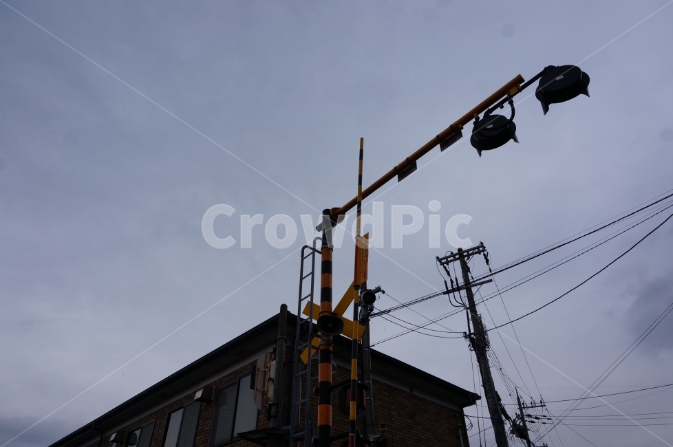 일본,기차,신호등,하늘,흐린날,해외,외국,세계,foreign,oversea,world,산업,industry,industrial,에너지산업,energy industry,교통,교통수단,traffic,transportation