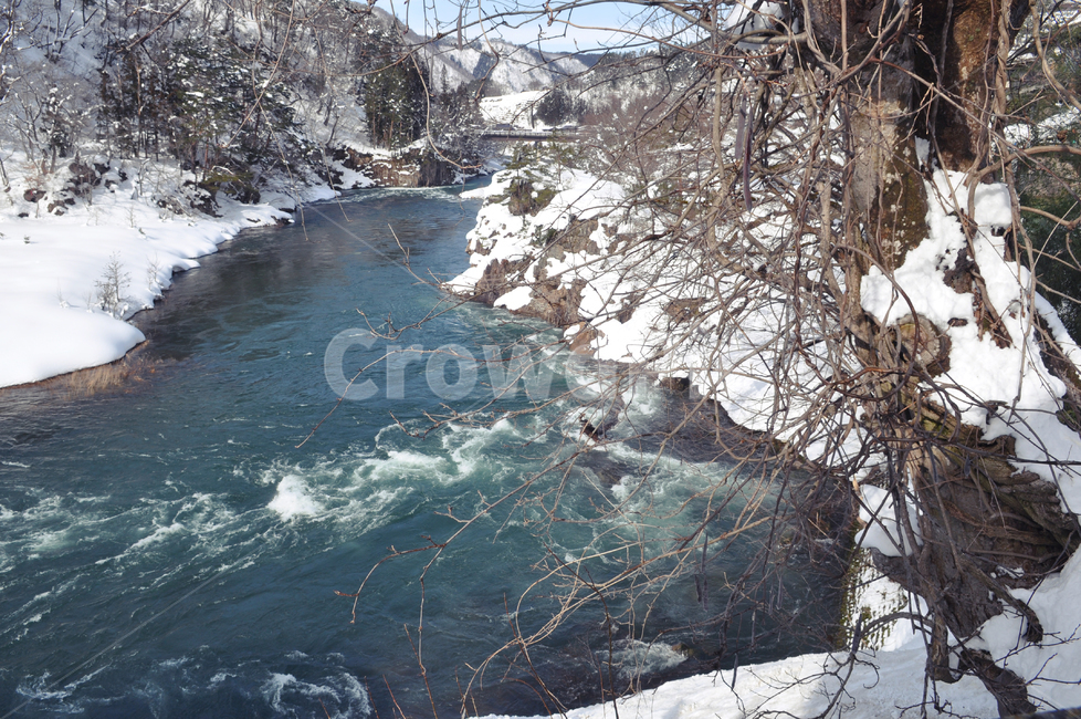 강,호수,물,물보라,일본자연,겨울,계절,winter,season,자연,풍경,nature,landscape,해외,외국,세계,foreign,oversea,world,세계자연풍경,해외자연풍경,외국자연풍경,world nature landscape,outdoors,옥외,water,ice,빙,creek,작은 만,stream,흐름