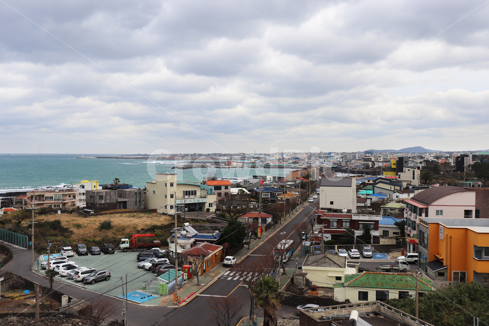 제주,하늘,제주도,바다,제주도바다,제주서귀포시,land,jejuisland,서귀포시,outdoors,서귀포바다,풍경,서귀포풍경,제주도풍경,nature,제주풍경,수평선,자연,땅,landscape,한국자연풍경,jeju,koreanature,한국자연경관,도심,도시,마을,제주도마을,마을풍경,바닷가마을,바닷가,제주바다,오션뷰,시티,scenery,city,urban,road,town,옥외,해안선,shoreline,ocean,water,물,sea,제주도,jeju,jeju island,시골,마을,풍경,landscape,country,rural,town