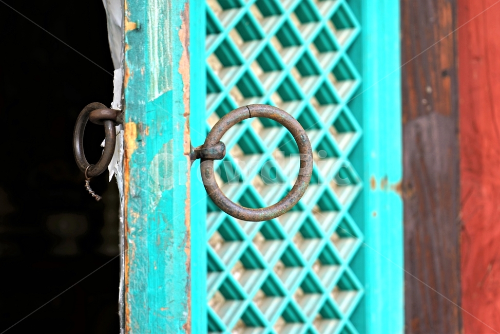 사찰,문,창살,걸쇠,원형,열린문,한지,세월,time,round,latch,door,olddoor,hanji,openeddoor,전통,한국전통,문고리,문창살,고색창연,앤티크,전통문양,쇠고리,손잡이,한국건축,handle,oldfashioneddoor,buddhisttemple,ring,circle,원,녹,rusty,동그라미,전통건축,문환,고리,잠금장치,여닫이,문손잡이,원형고리,한옥,나무문,한국문화,koreantraditional,koreanculture,koreanarchitecture,한국전통,한국문화,korean traditional,korean culture,건축물,건물외관,exterior,building,structure,architecture,construction