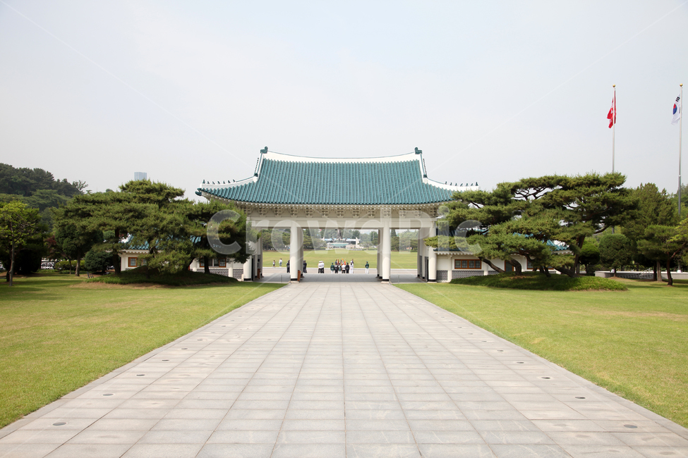 국립현충원,국립,현충원,국립묘지,국군묘지,애국,애국심,호국,보훈,호국보훈,대한민국,순국선열,국가유공자,참전용사,하늘,야외,실외,배경,백그라운드,바닥,공간,보도,블럭,보도블럭,풍경,현충일,건축,건축물,동작동,동작구,서울,한국,한국전통,한국문화,korean traditional,korean culture,랜드마크,landmark,tourist attraction,한국랜드마크,한국관광지,한국명소,korea landmark,korea tourist attraction