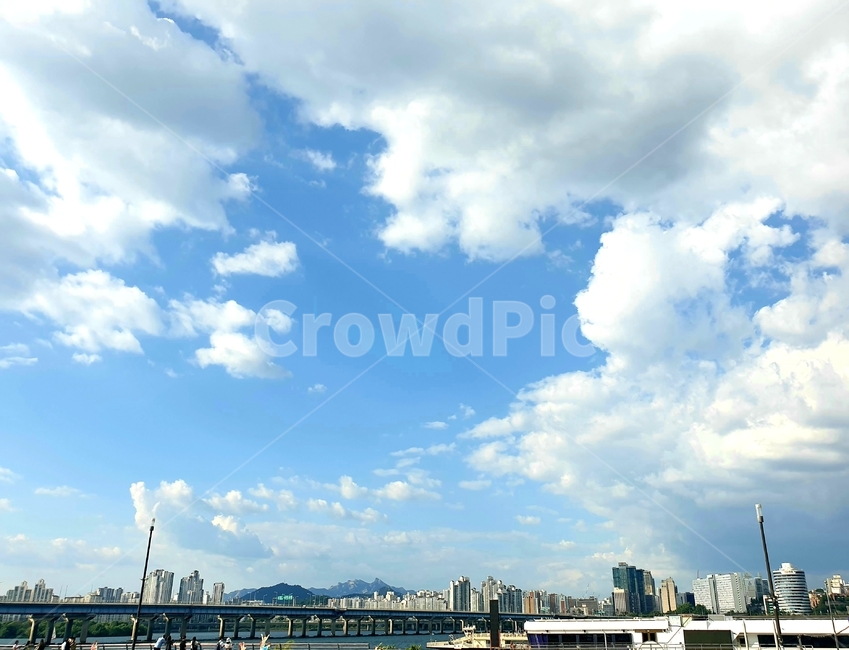 푸른하늘,하늘,자연,옥외,구름,뭉게구름,풍경,파란색,하늘색,경치,야외,도시,낮풍경,피크닉,가을,가을하늘,sky,nature,outdoors,azuresky,cumulus