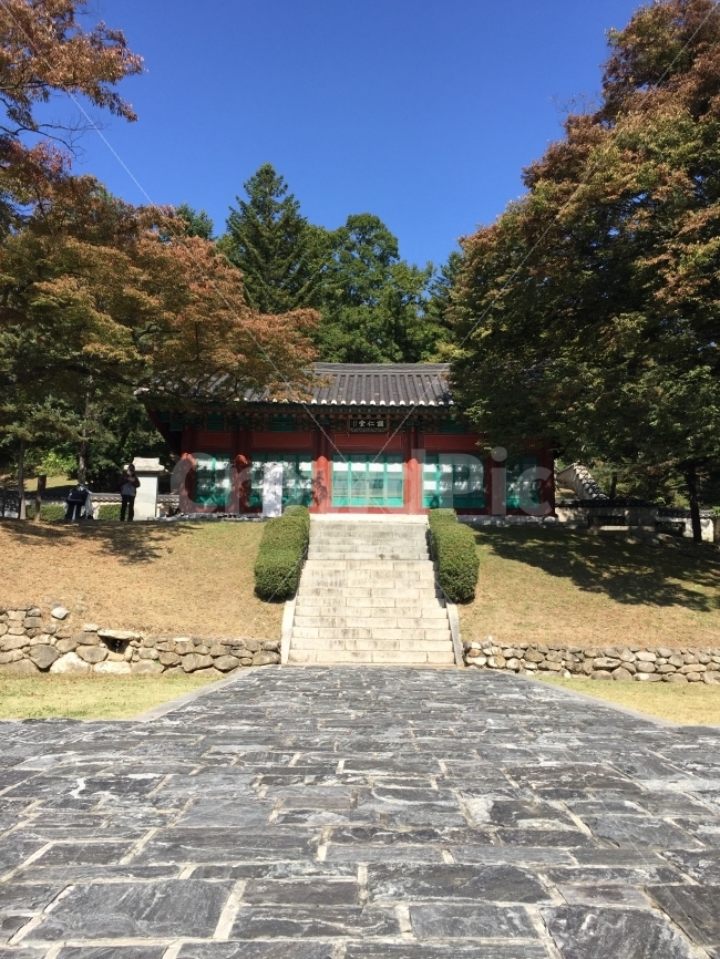 한국적,한국전통,전통적인,정원,한국정원,소풍,야외,수학여행,여행,한국기와,전통가옥,한국양식,기와집,유적지,한국전통,한국문화,korean traditional,korean culture,랜드마크,landmark,tourist attraction,한국랜드마크,한국관광지,한국명소,korea landmark,korea tourist attraction