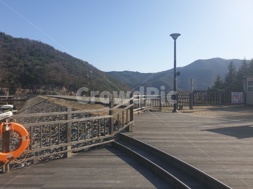 nature,자연,outdoors,옥외,교통,transportation,물,water,댐,저수지,맑은,peaceful,평온한,풍경,시골,조용한,산책로