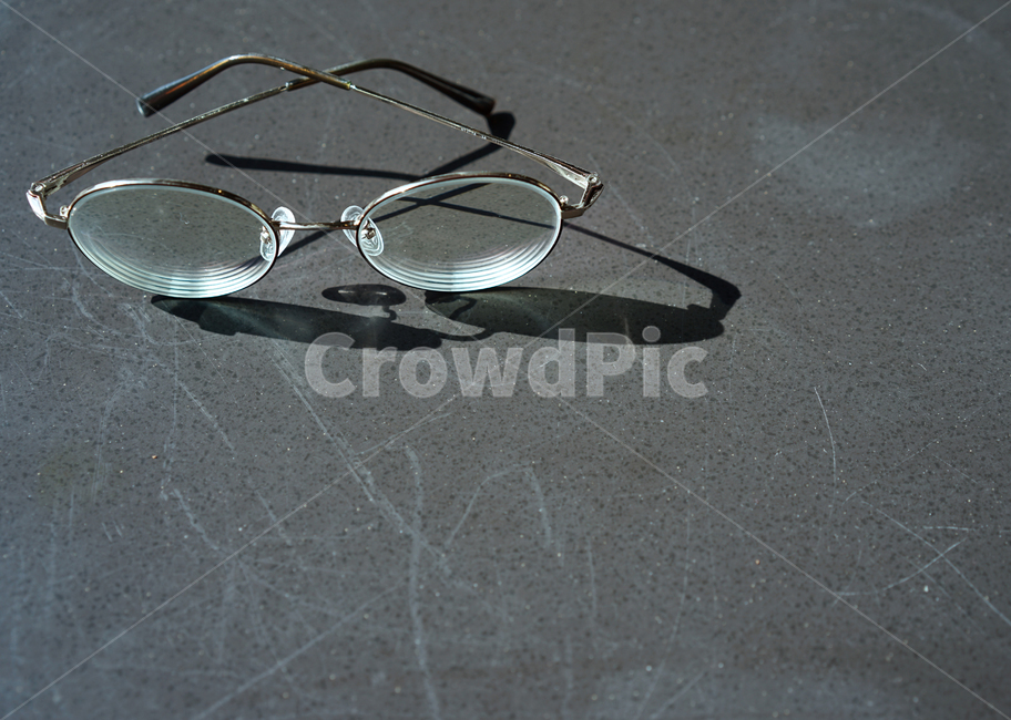 안경,안경테,사물,그림자,시력,근시,난시,glasses,사물,물건,오브젝트,thing,object,matter