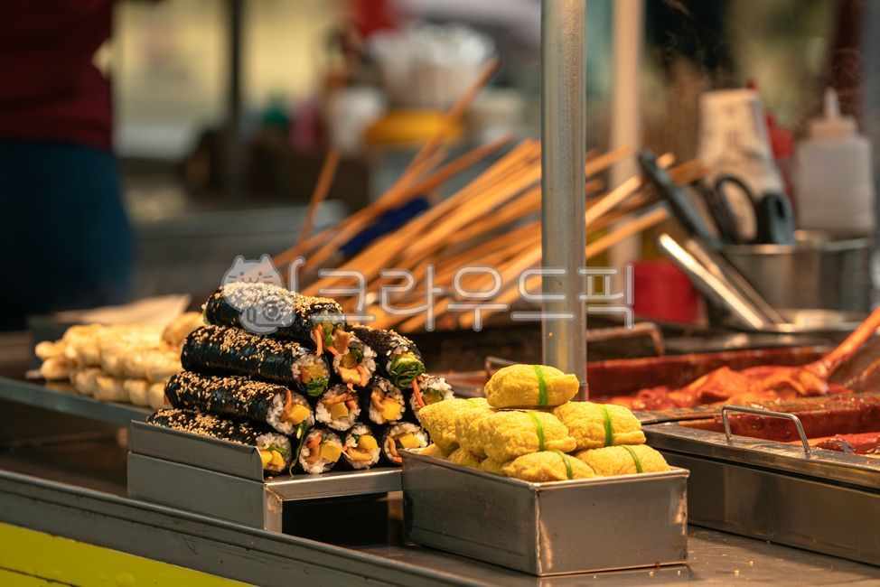 meal,kimbap,street food,Grilled dumplings,Korean,snack cart,married,snack bar,food