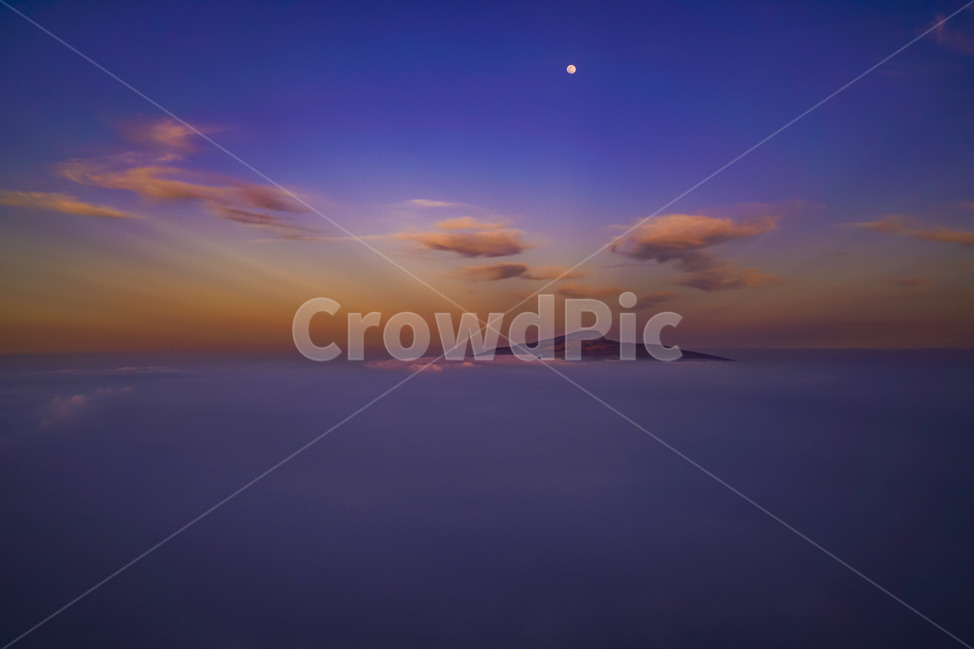 항공사진,제주,제주도,한라산,일몰,운해,구름,하늘,노을,역광,달,airplane,cloudsea,halla,mountain,jeju,jejuisland,sunset,sky,자연,풍경,nature,landscape,outdoors,옥외,dusk,황혼,red sky,붉은 하늘,dawn,새벽