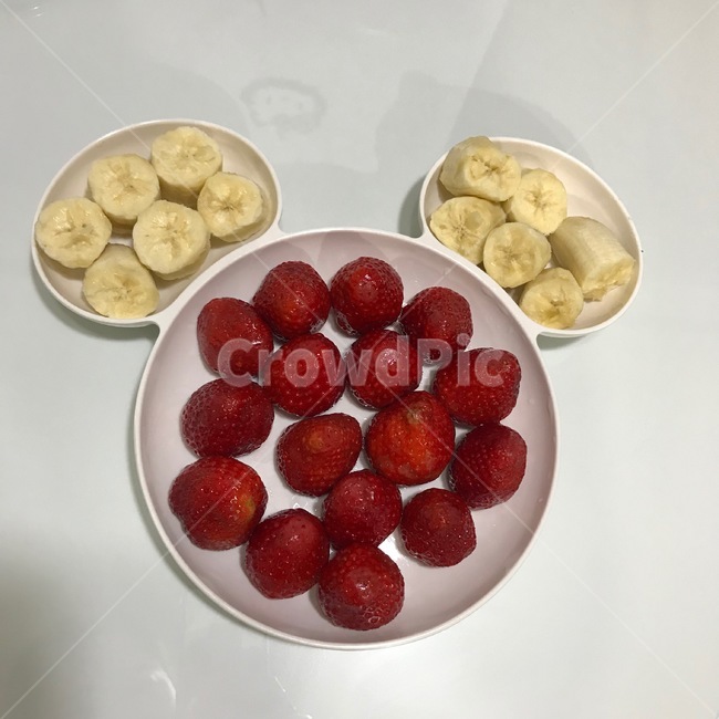 브런치,카페,딸기,바나나,간식
