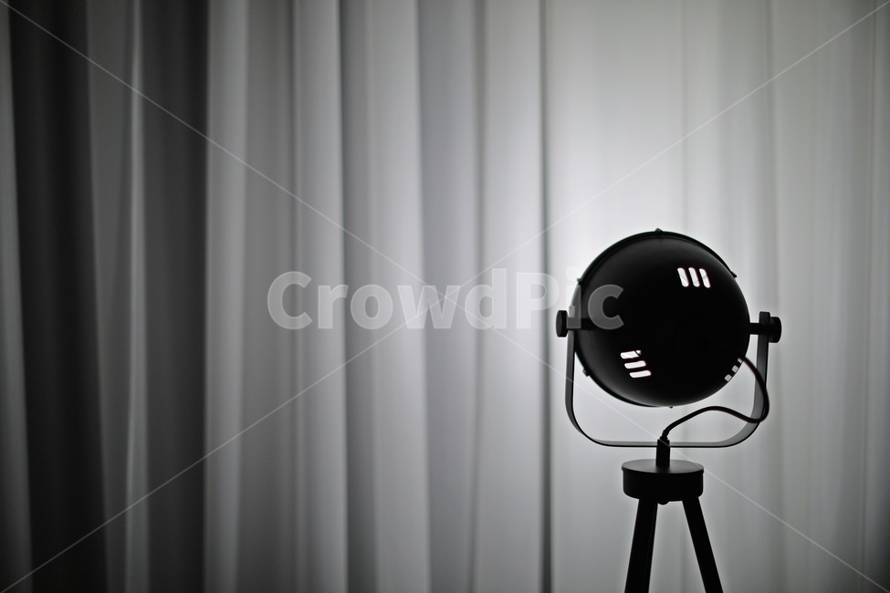 조명,커튼,그림자,실루엣,lighting,curtain,silhouette,shadow,흑백,모노톤,monochrome,black and white,사물,물건,오브젝트,thing,object,matter