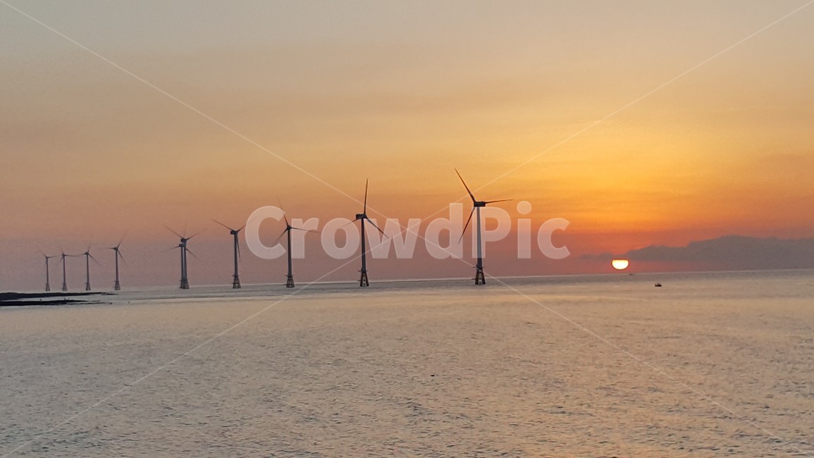 Jeju coastal road sunset,Drive course,evening glow,Jeju Island sunset attractions,sea,Jeju Drive,coastal road drive,sunset spot,windmill coastal road,Jeju Windmill Coastal Road,Jeju sea,Jeju Sinchang Windmill Coastal Road Sunset,Jeju Sinchang Windmill Coa