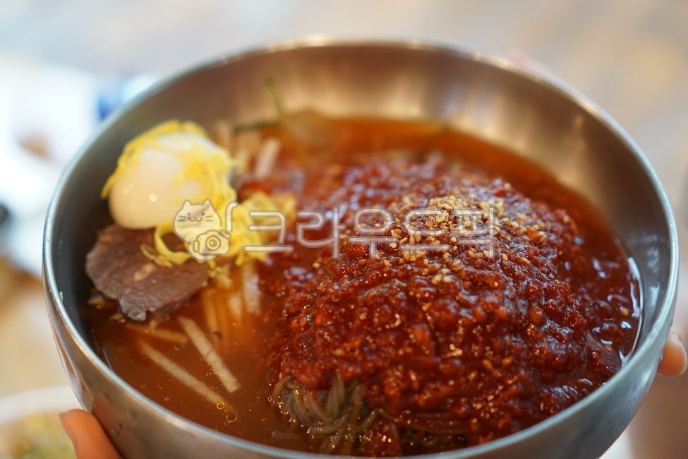 진주냉면,냉면,국수,진주음식,경상도음식,매콤한,시원한,칼칼한,맛있는,음식,요리,맛집,국물,계란지단,양념장