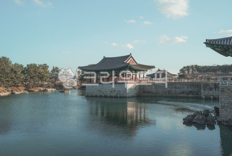 경주,동궁과월지,안압지,문화재,한옥,건물,building,한국관광지,관광지,한국명소,지붕,roof,기와