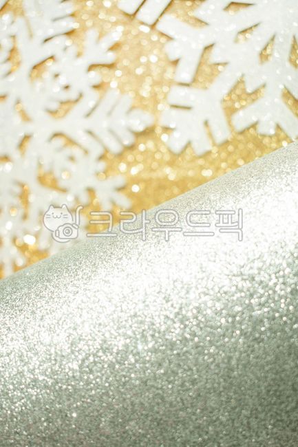은색,눈결정,골드,컨셉,곡선,배경,빛,정물,구도,질감,글라데이션,카피공간,공백,라인,말려진,결,성탄,반짝이,라이트,눈,냉동,곡면,아이스