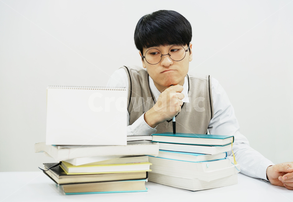 수능,교육,학생,교복,시험,강의,수업,고등학생,고3,남고생,남자고등학생,남고,수능시험,기말고사,중간고사,모의고사,exam,quiz,test,학업,공부,남자,남학생,사람,인물,인간,human,person,얼굴표정,facialexpression,face,남성,man,male,학교,education,learning,study,schoo,사람,인물,인간,human,person,얼굴표정,facial expression,face,남성,남자,man,male,감정표현,기분,feeling,emotion,교육,학교,공부,education,learning,study,school