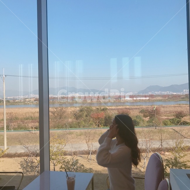 행복,카페풍경,하늘풍경,사랑,커피,커피한잔,여유,사람,인물,인간,human,person,여성,여자,woman,female,lady,커피,카페,coffee,cafe
