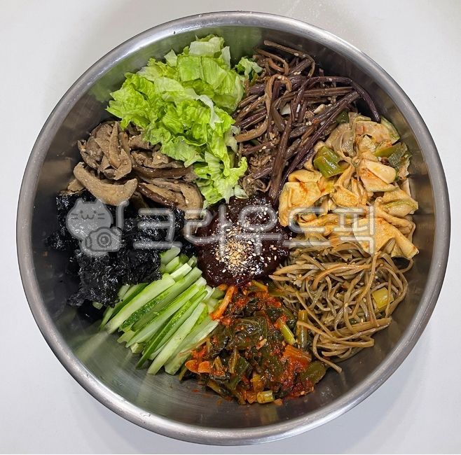 yangpun bibimbap,fern greens,seasoning,Bibimbap,seaweed powder,bibim,stirfried pumpkin sprouts,vegetables,bracken,Korean food,ingredients,korean food,stirfried fern greens,red pepper paste,stirfried sweet potato sprouts,eggplant,marinade,Korean cuisine,co